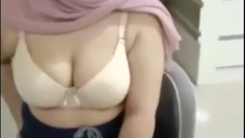 Sepongan Cewek Jilbab Pink Lagi Viral